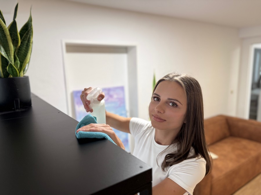Professionelles Reinigungsteam bei der Arbeit